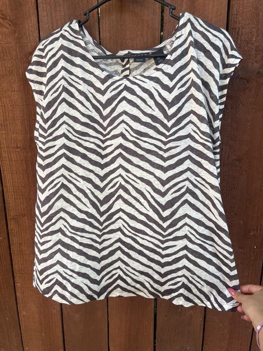 Tahari 100% Linen Zebra Print Cap Sleeve, Button Back, Coastal Beachy Top Sz L